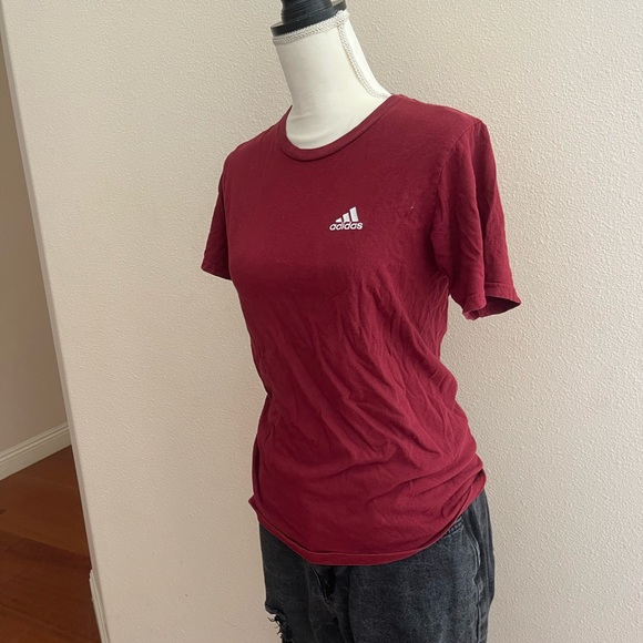 maroon adidas tshirt - Picture 5 of 5